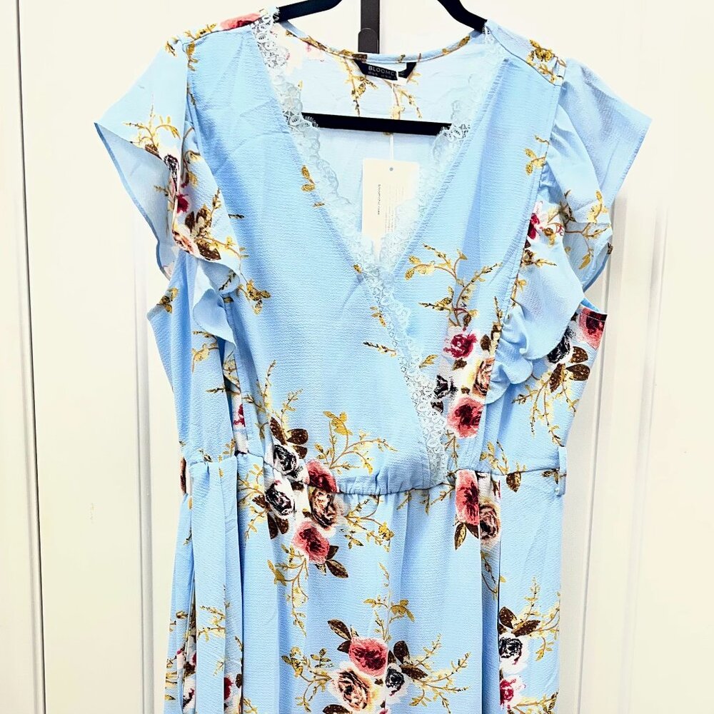 NWT 14/16 1X BloomChic Baby Blue Floral Midi Dress